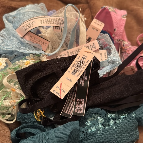 Lacey things and g strings from Victoria’s Secret - Picture 4 of 4